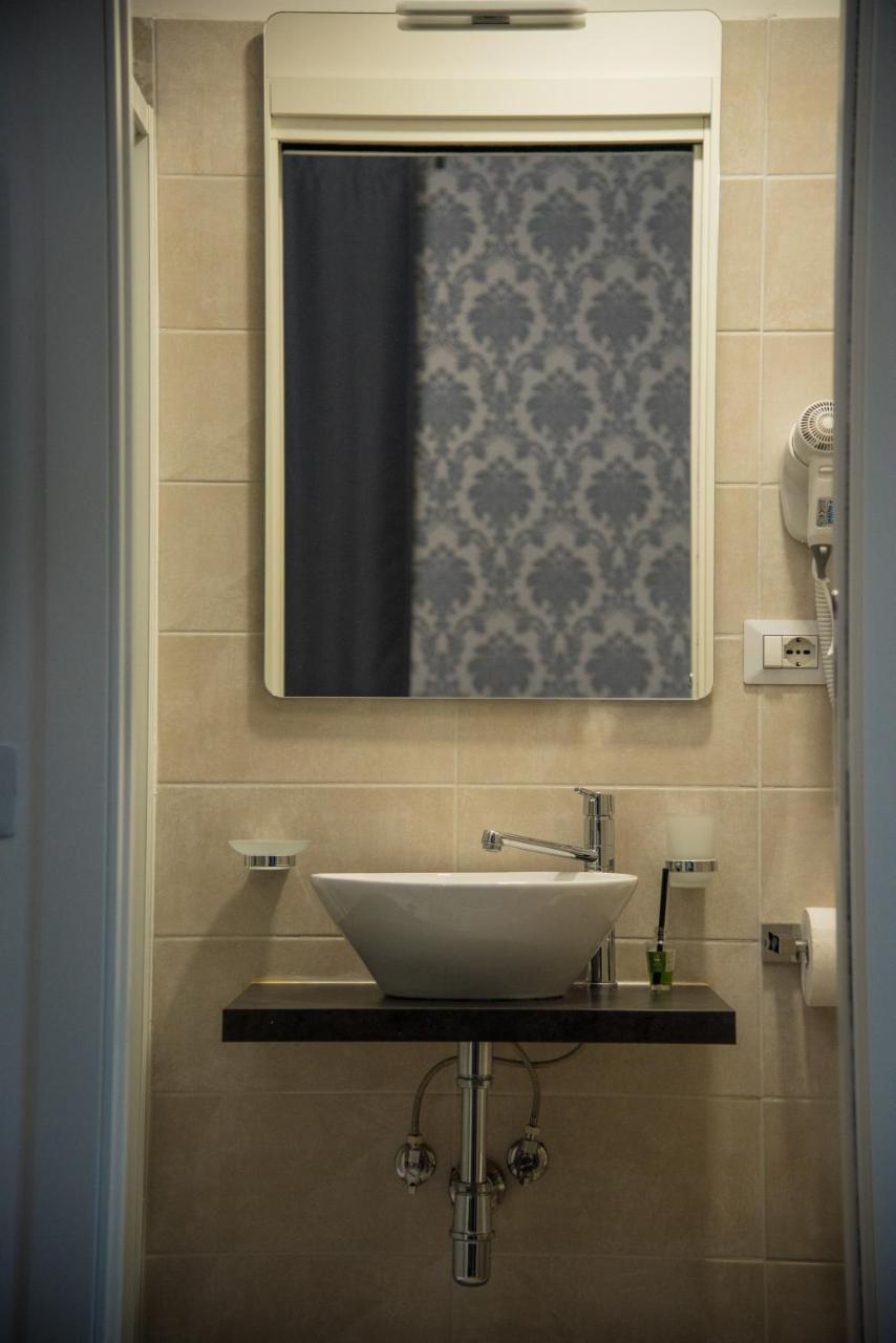 Inside Roma Rooms מראה חיצוני תמונה